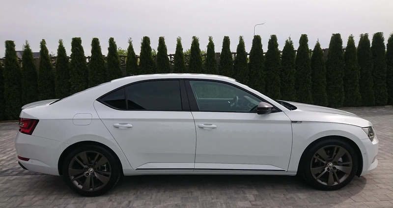 Skoda Superb cena 87000 przebieg: 222000, rok produkcji 2016 z Łobez małe 92
